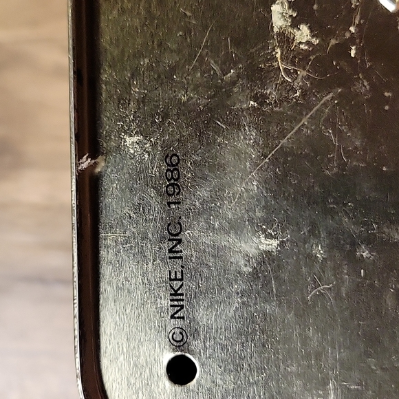 Vintage 1986 Nike swoosh pink and blue metal baby shoe tin - Picture 3 of 3